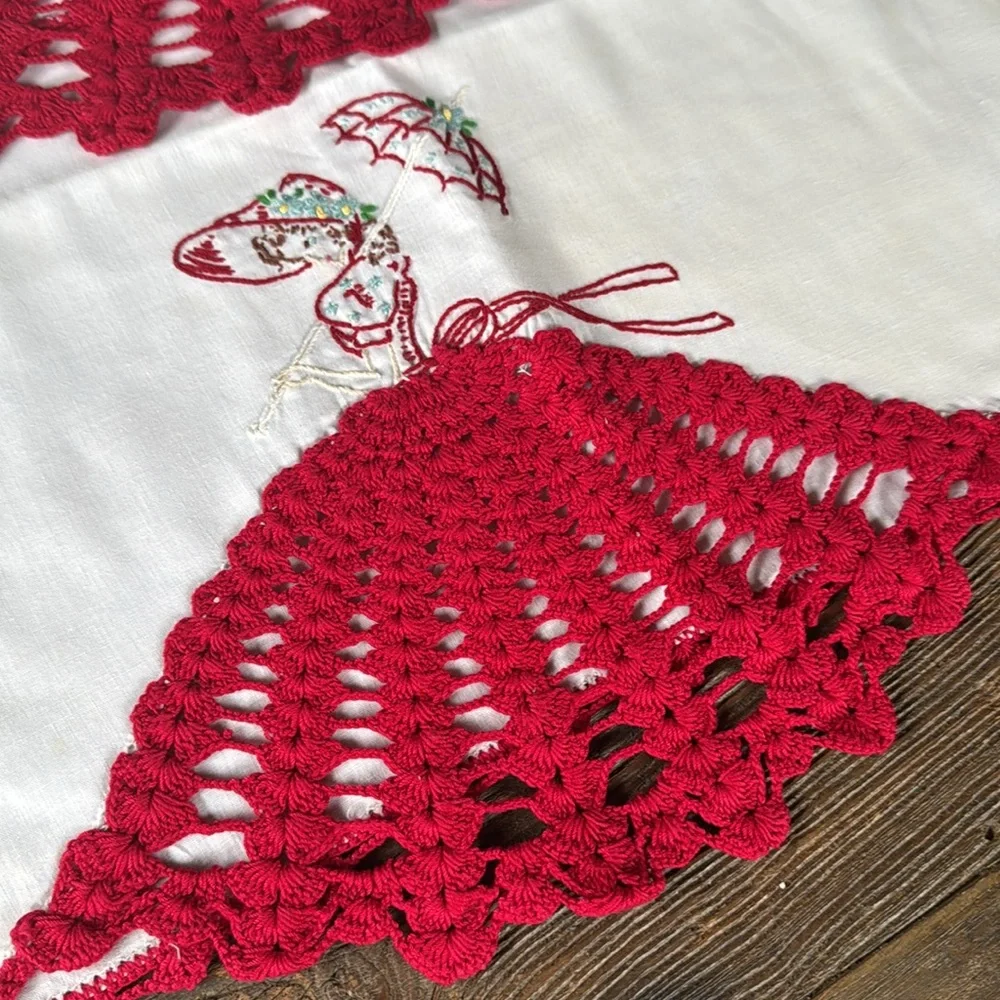 Vintage hand‎ crocheted southern bell pillowcase pair